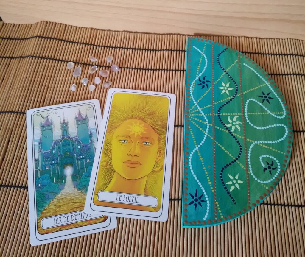 Talisman Sun avec des cartes de tarot qui traduisent bien ses propriétés